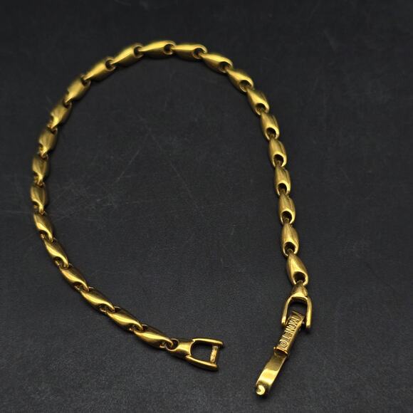Monet Dainty Gold Tone Link Bracelet Timeless Vintage Costume Jewelry - Picture 1 of 8